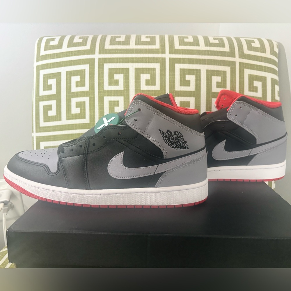 NEW IN BOX! Nike Air Jordan 1 Mid Retro Shoes Black/Cement Gray/ Red Size 12 - Picture 2 of 14